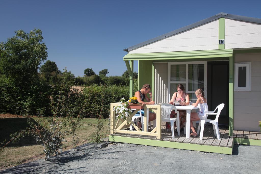 Hotel Camping Des Rulieres Saint-Valérien Exterior foto